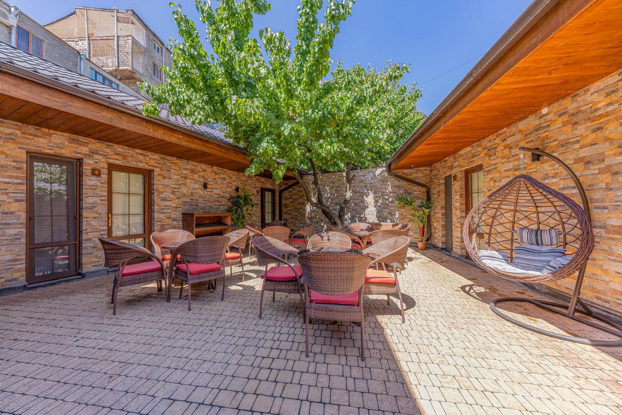 Boutique Living Hotel Yerevan Exterior foto