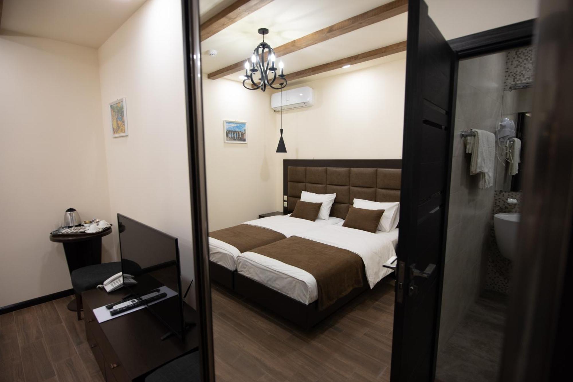 Boutique Living Hotel Yerevan Exterior foto