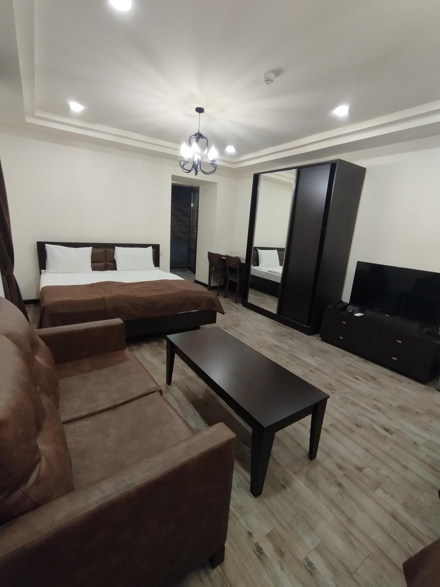 Boutique Living Hotel Yerevan Exterior foto